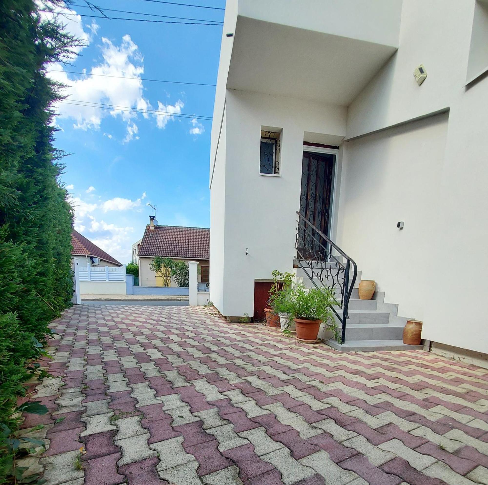 Appartement Meuble Avec Deux Chambres Мулин Екстериор снимка